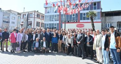 Büyükşehir Belediye Başkanı Ahmet Akın, hemşehrileriyle bayramlaşıyor