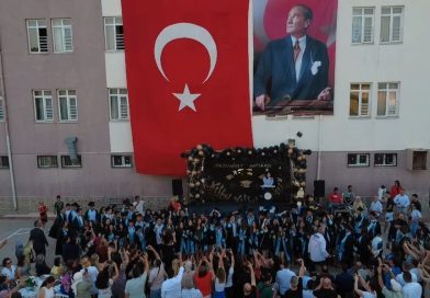 NERİME YÜKSEL’DE MEZUNİYET TÖRENİ SEVİNCİ