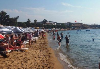 AVŞA ADASI DOLDU, TAŞTI! PLAJLARDA ADIM ATACAK YER KALMADI