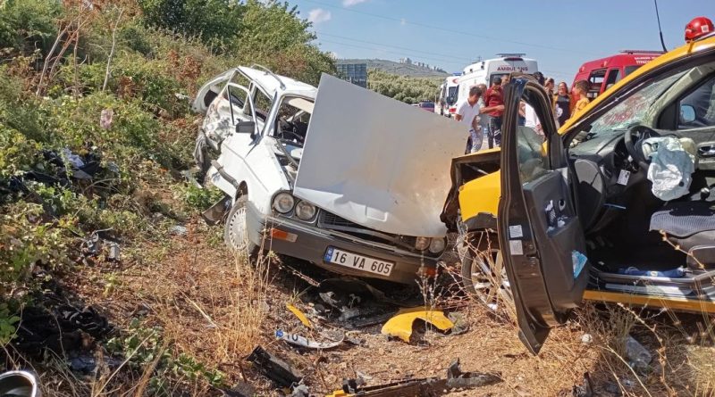 TATLISU ÇATRAĞINDA KAZA: 4 YARALI