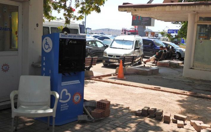 ENGELLİLER İÇİN ŞARJ İSTASYONU GELDİ