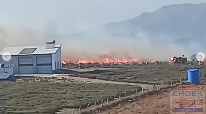 HARMANLI’DA ÇIKAN YANGINA UÇAK ve HELİKOPTERLE MÜDAHALE