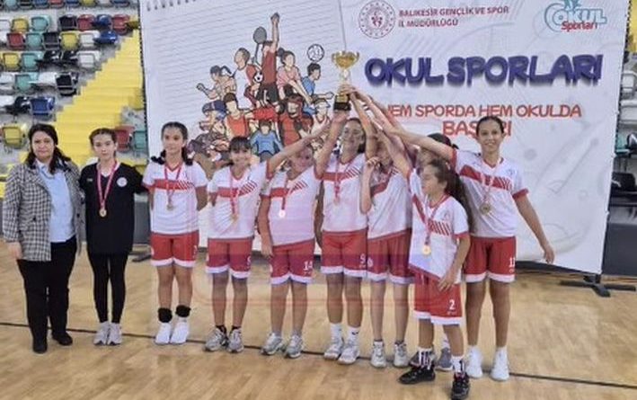NERİME YÜKSEL ORTAOKULU HENTBOL TAKIMI 4. KEZ İL ŞAMPİYONU