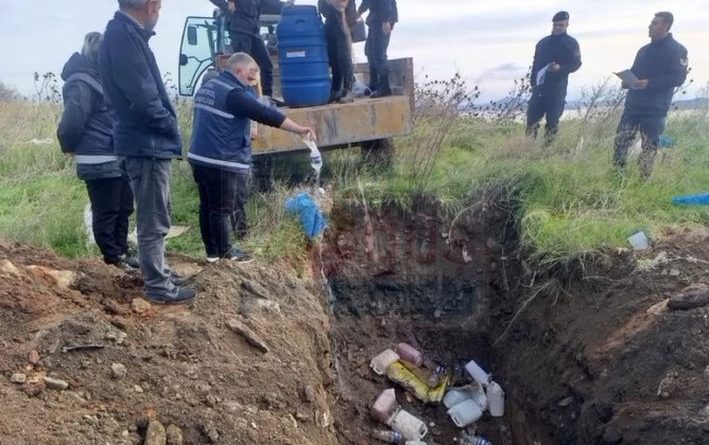 400 LİTRE SAHTE ALKOL İMHA EDİLDİ