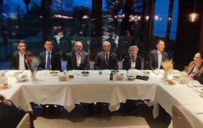 RAMAZANI SON İFTAR SOFRASIYLA UĞURLADILAR