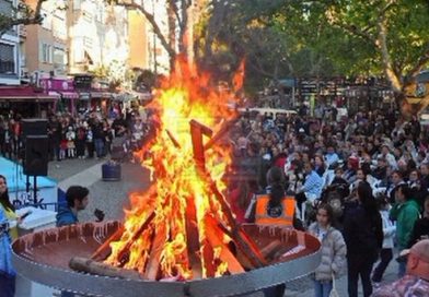 HIDIRELLEZ ATEŞİ YANDI.. BAHAR COŞKUSU MEYDANI SARDI