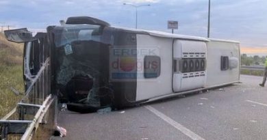 SUSURLUK’TA YOLCU OTOBÜSÜ DEVRİLDİ: 38 YARALI