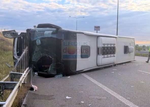 SUSURLUK’TA YOLCU OTOBÜSÜ DEVRİLDİ: 38 YARALI