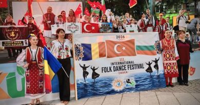 ERDEK’TE HALK DANSLARI RÜZGÂRI ESTİ