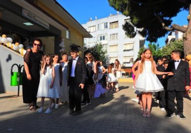 ERDEK’TE 2 BİN 905 ÖĞRENCİ KARNE SEVİNCİ YAŞADI