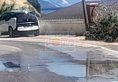 NARLI GİRİŞİNDEKİ SU PATLAĞI HAFTALARDIR ONARILMAYI BEKLİYOR