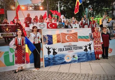 ERDEK’TE HALK DANSLARI RÜZGÂRI ESTİ
