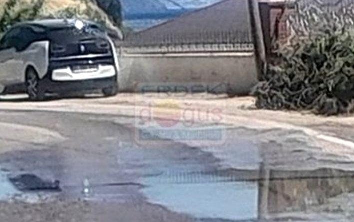 NARLI GİRİŞİNDEKİ SU PATLAĞI HAFTALARDIR ONARILMAYI BEKLİYOR