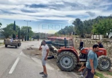 MALZEME YÜKLÜ TRAKTÖR MURAT BAYIRI’NDA KAZA YAPTI