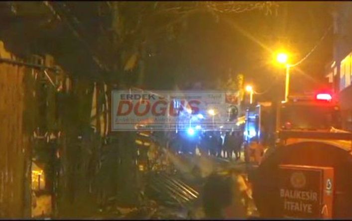 AVŞA ADASI MARKET DEPOSUNDA YANGIN PANİĞİ