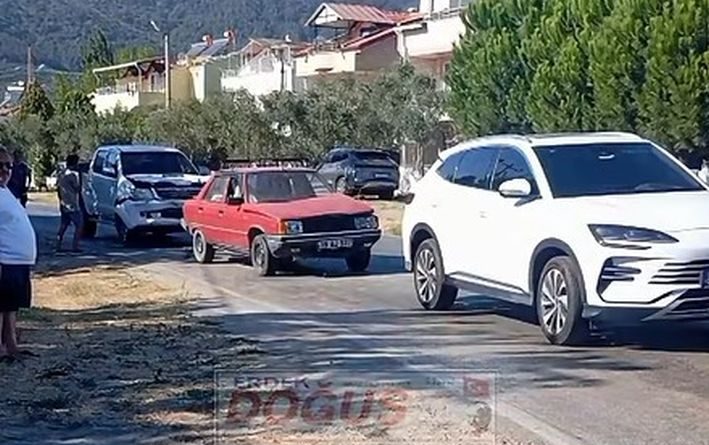OCAKLAR’DA ÜÇ ARAÇ BİRBİRİNE GİRDİ