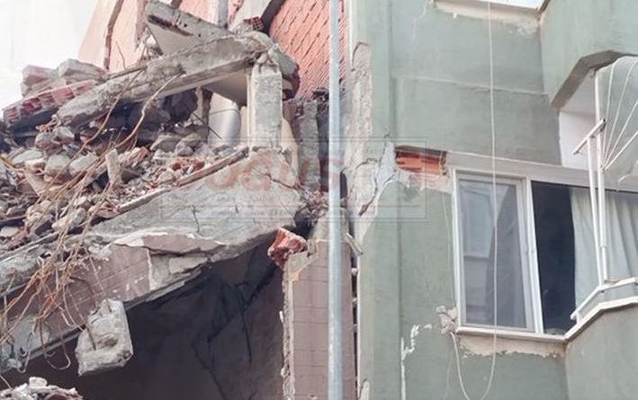 OKUL CADDESİNDEKİ HASARLI BİNA MÜHÜRLENDİ