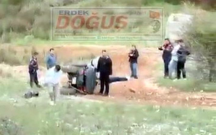 YUKARIYAPICI’DA ATV DEVRİLDİ: İKİ YARALI