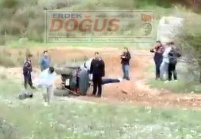 YUKARIYAPICI’DA ATV DEVRİLDİ: İKİ YARALI